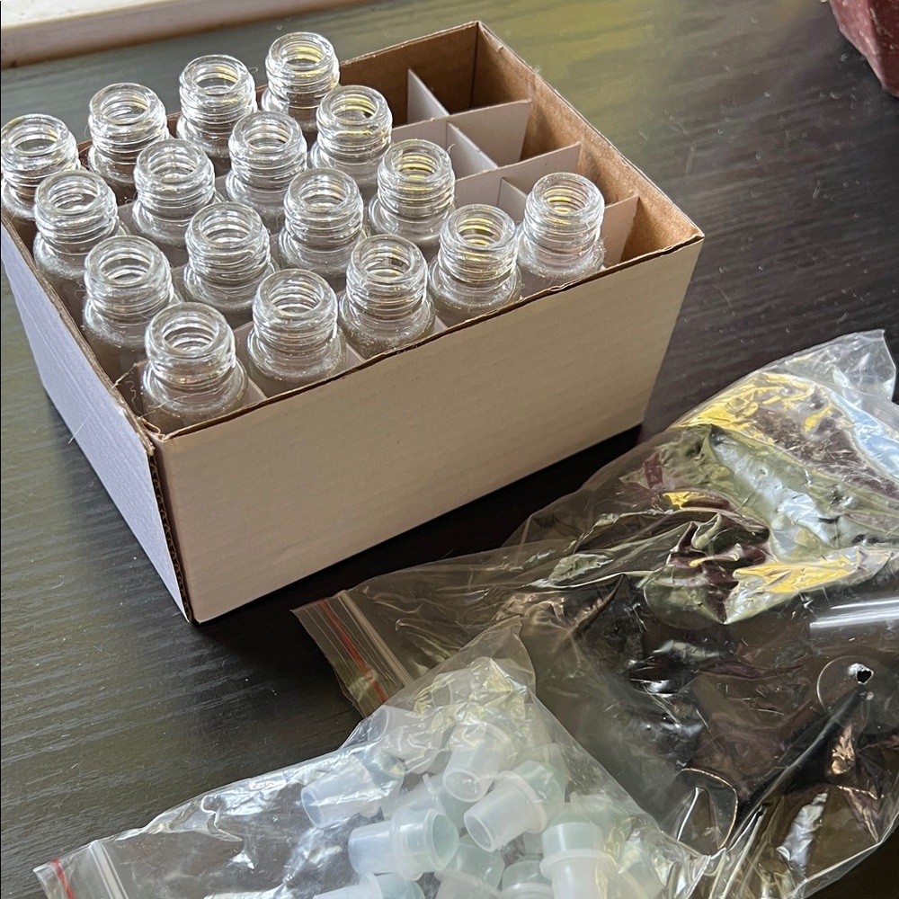 Roller bottles with tops